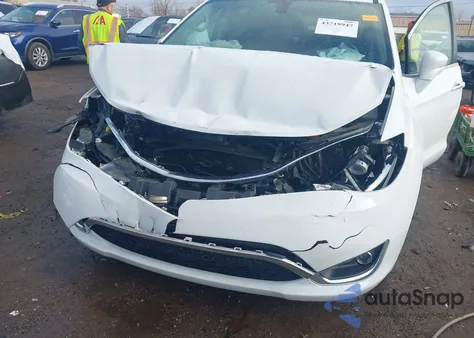 2018 Chrysler Pacifica Touring Plus z USA, uszkodzony, nr VIN 2C4RC1FG6JR165518